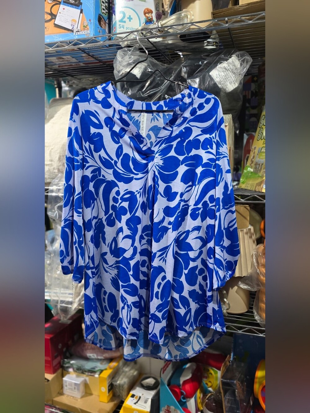 New XL Dear Scarlett Blue and White Floral V-Neck Tunic
